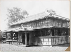 ����35�N5��28�����B�������}���ق����Ɉڊǂ��đn��