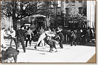 �������o�ɋ��͂���l�X(���a34�N4��5��)